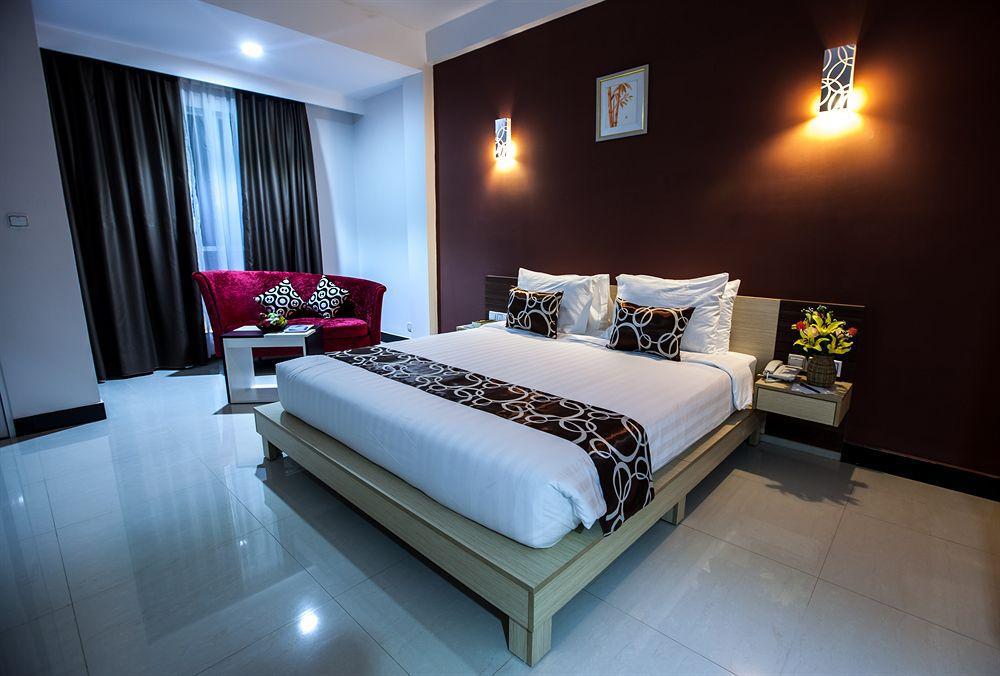 Moon Julie Hotel Sihanoukville Ngoại thất bức ảnh