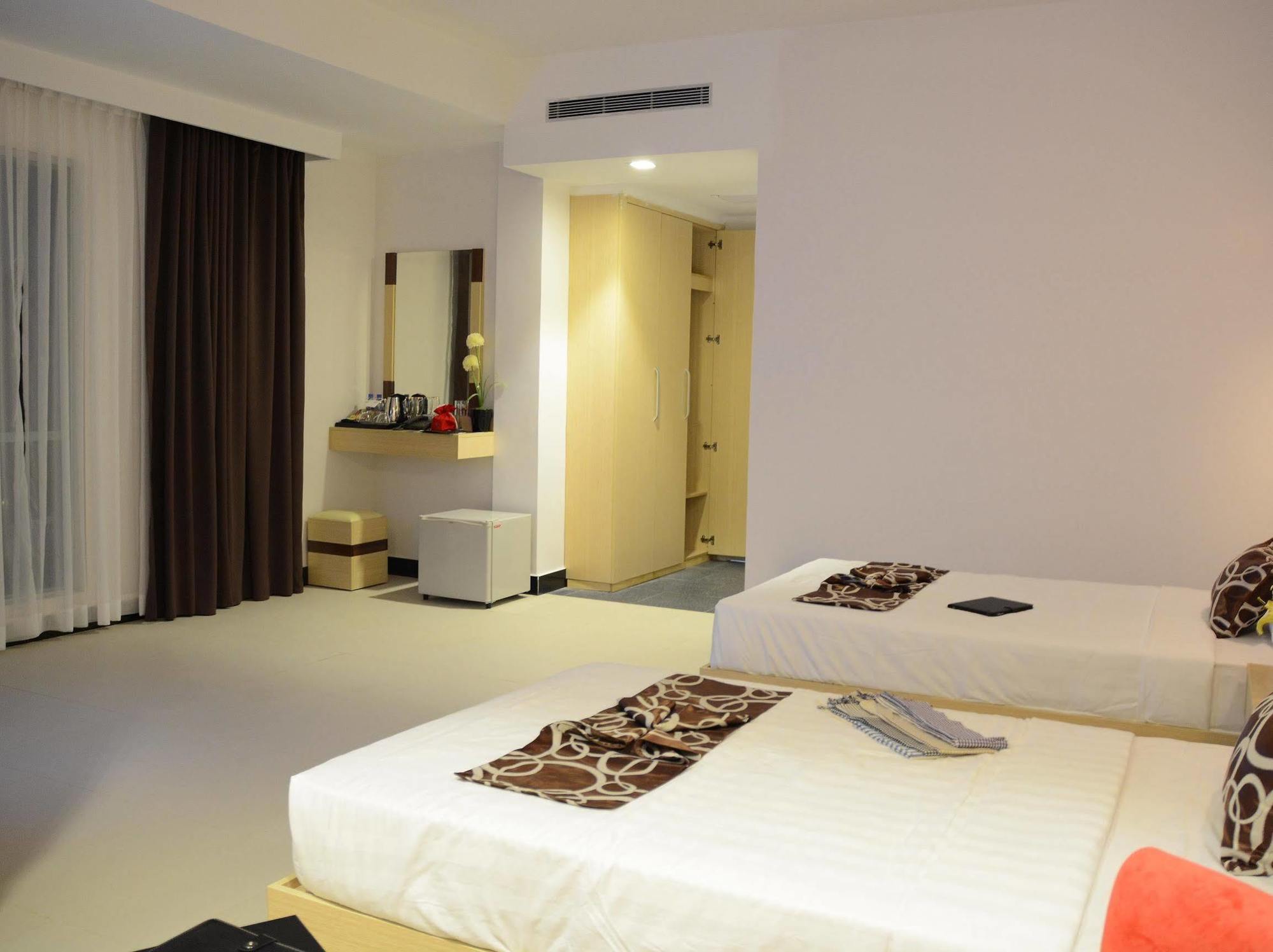 Moon Julie Hotel Sihanoukville Ngoại thất bức ảnh