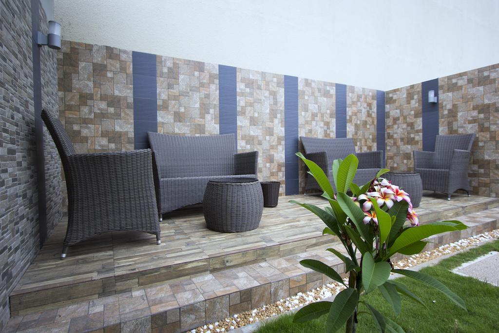 Moon Julie Hotel Sihanoukville Ngoại thất bức ảnh