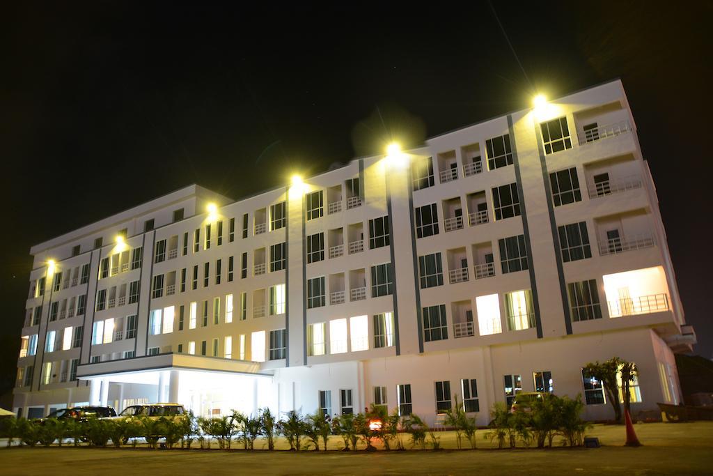 Moon Julie Hotel Sihanoukville Ngoại thất bức ảnh