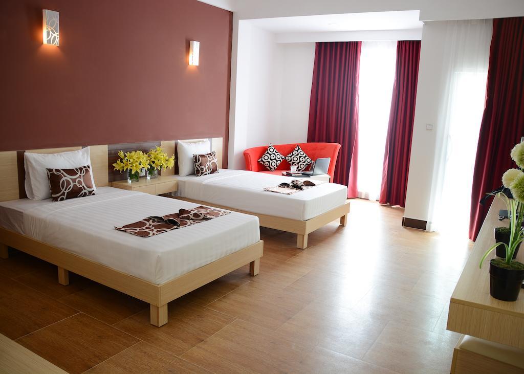 Moon Julie Hotel Sihanoukville Ngoại thất bức ảnh